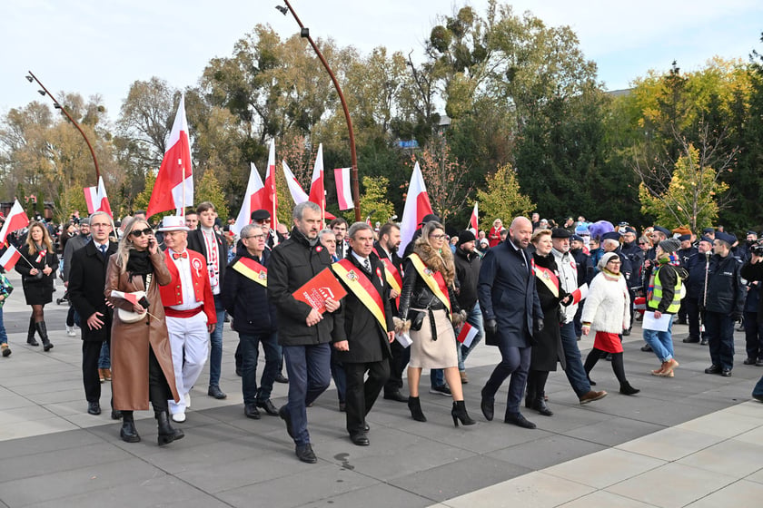 Uczestnicy parady 11 listopada 2023 r.