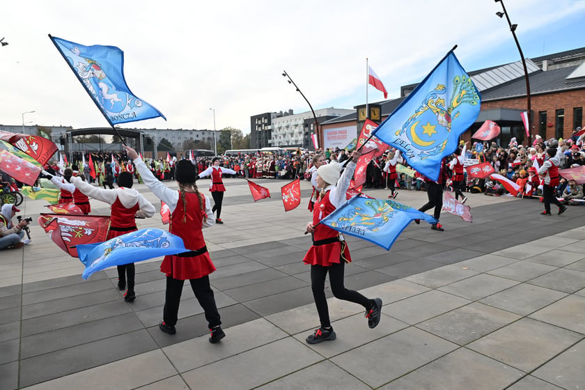 Uczestnicy parady 11 listopada 2023 r.