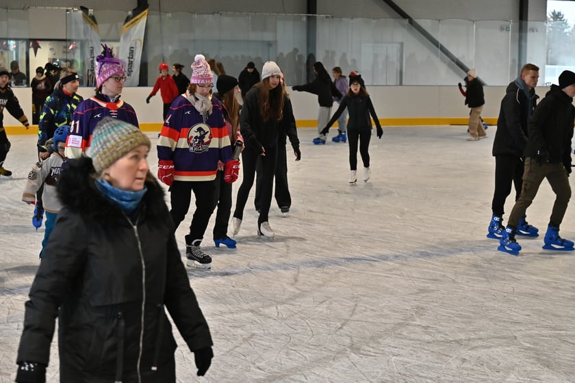 Lodowisko przy Sukielickiej na Nowym Dworze już otwarte.