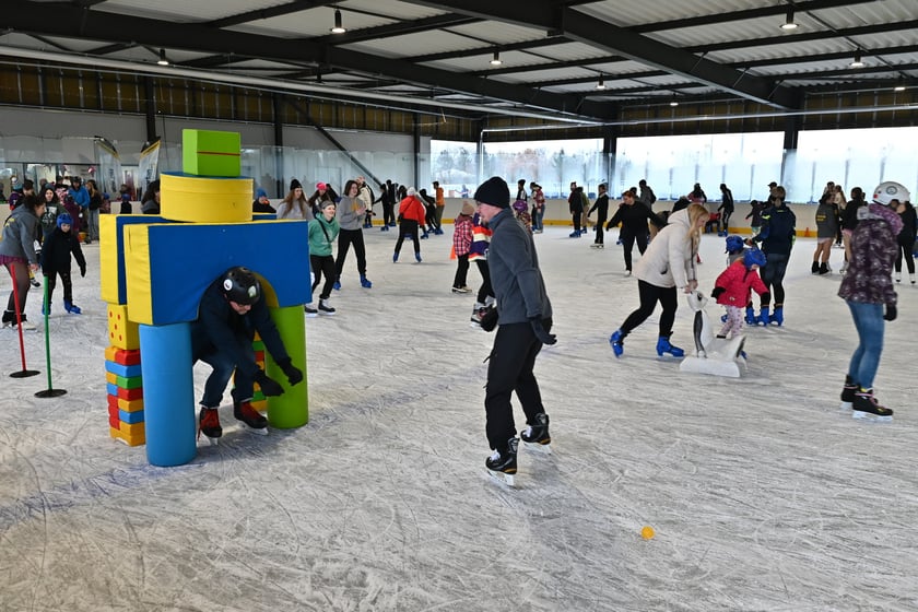 Lodowisko przy Sukielickiej na Nowym Dworze już otwarte.