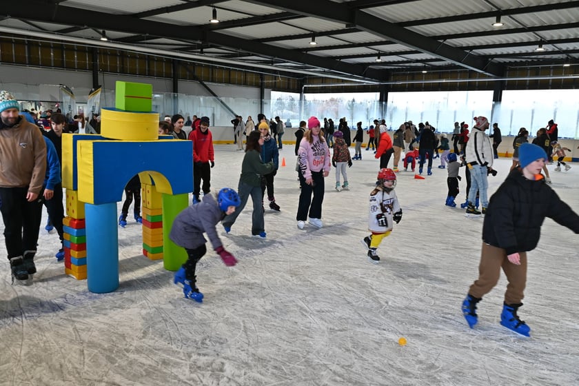 Lodowisko przy Sukielickiej na Nowym Dworze już otwarte.