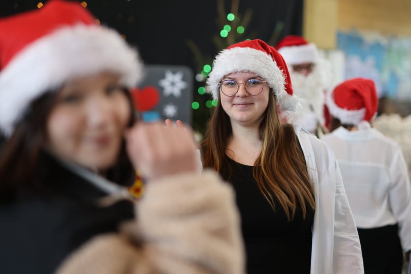 Paczki Dobrych Relacji w Centrum Sektor 3 przy ulicy Legnickiej, Wrocław 18.12.2023