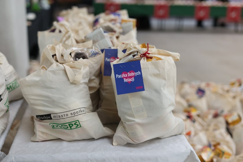 Paczki Dobrych Relacji w Centrum Sektor 3 przy ulicy Legnickiej, Wrocław 18.12.2023