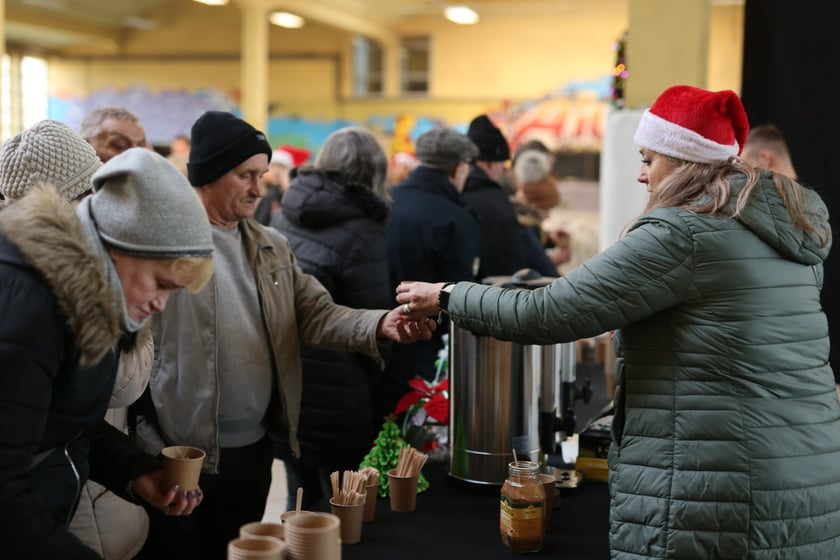 Paczki Dobrych Relacji w Centrum Sektor 3 przy ulicy Legnickiej, Wrocław 18.12.2023