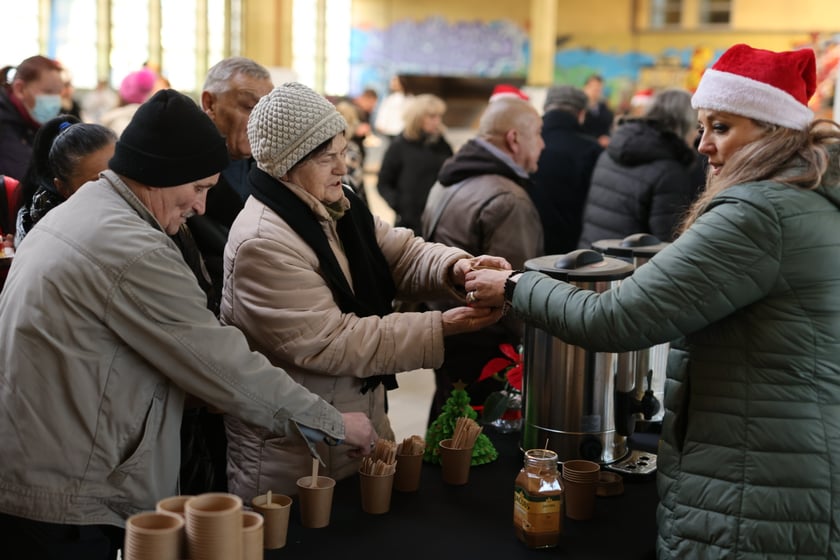 Paczki Dobrych Relacji w Centrum Sektor 3 przy ulicy Legnickiej, Wrocław 18.12.2023