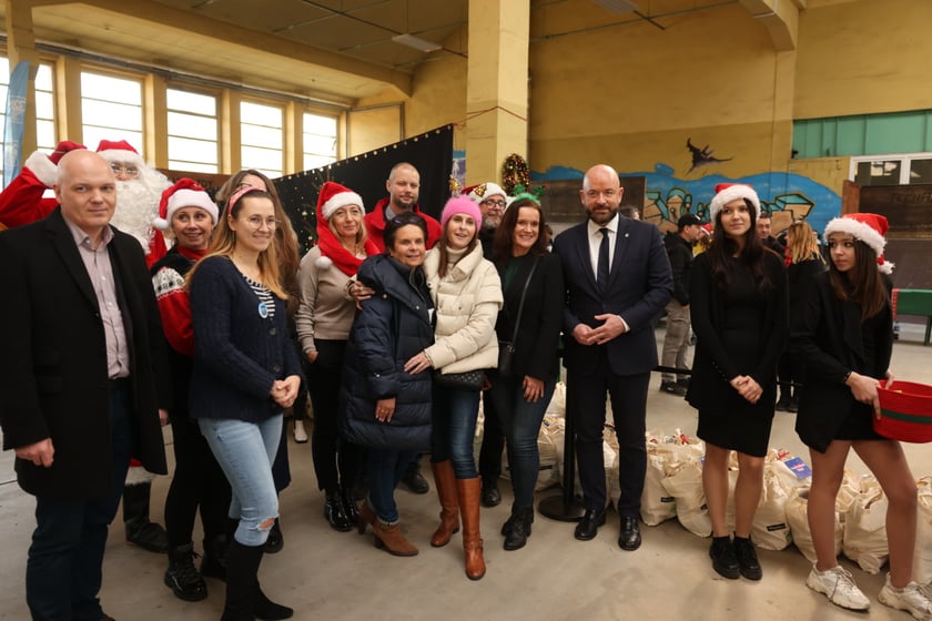 Paczki Dobrych Relacji w Centrum Sektor 3 przy ulicy Legnickiej, Wrocław 18.12.2023