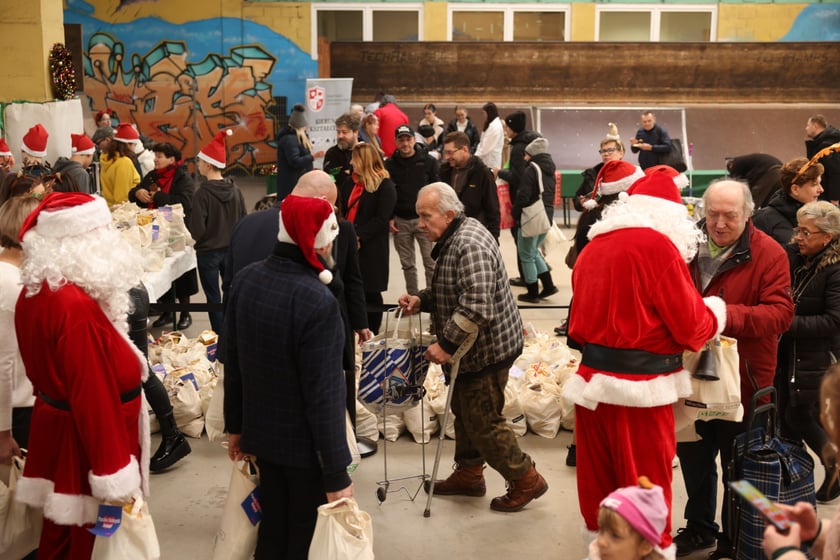 Paczki Dobrych Relacji w Centrum Sektor 3 przy ulicy Legnickiej, Wrocław 18.12.2023