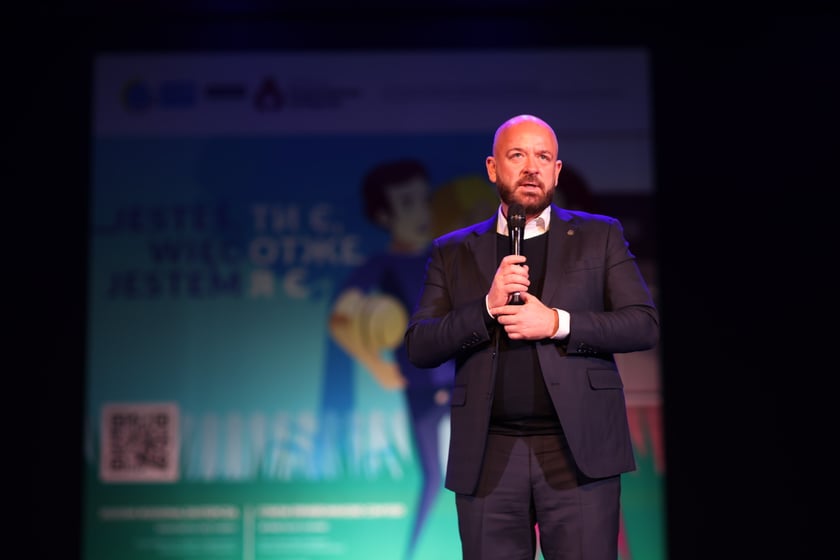 Koncert &bdquo;Aniołkowe Granie&rdquo; w Teatrze Muzycznym Capitol &ndash; na scenie prezydent Jacek Sutryk