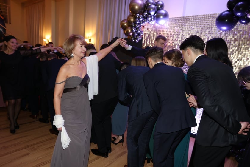 Studniówka Elektronicznych Zakładów Naukowych we Wrocławiu