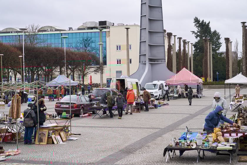 Giełda staroci pod Halą Stulecia 27.01.2024