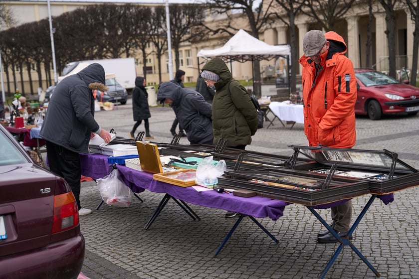 Giełda staroci pod Halą Stulecia 27.01.2024