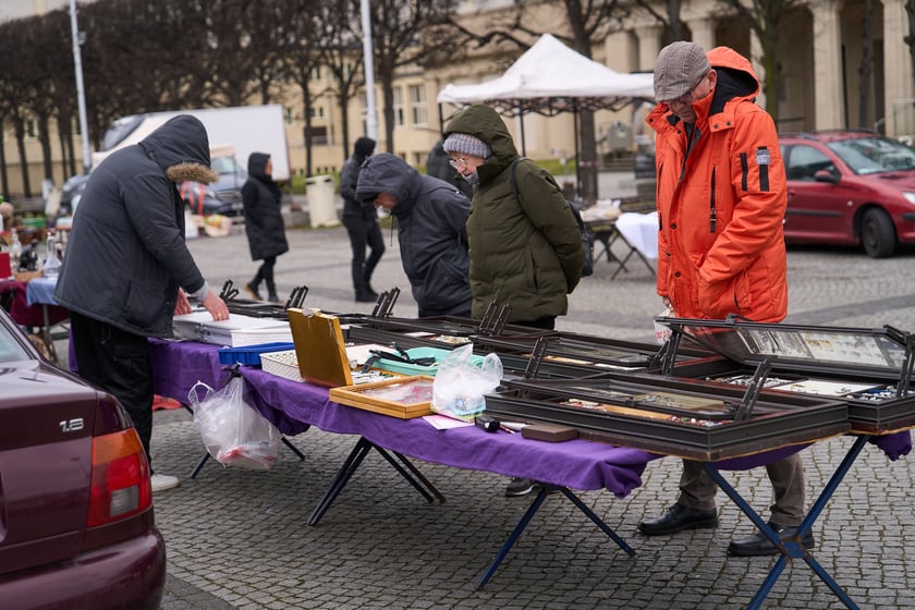 Giełda staroci pod Halą Stulecia 27.01.2024