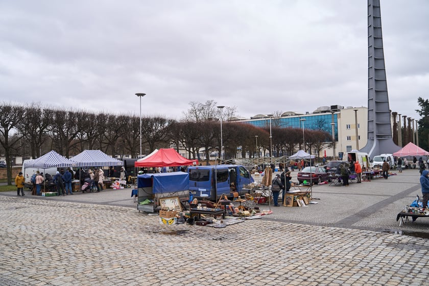 Giełda staroci pod Halą Stulecia 27.01.2024