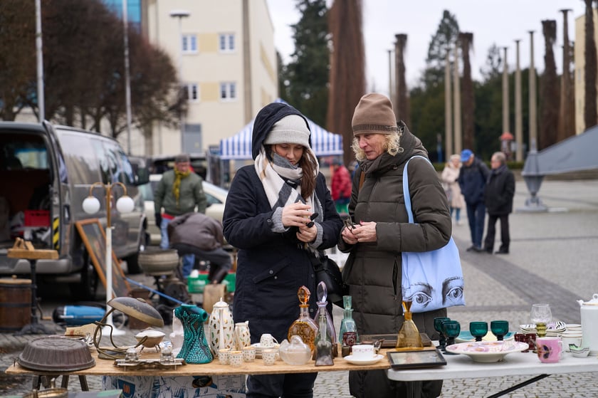 Giełda staroci pod Halą Stulecia 27.01.2024