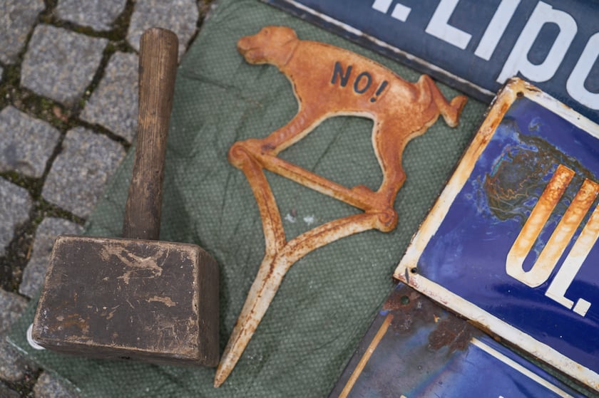 Giełda staroci pod Halą Stulecia 27.01.2024