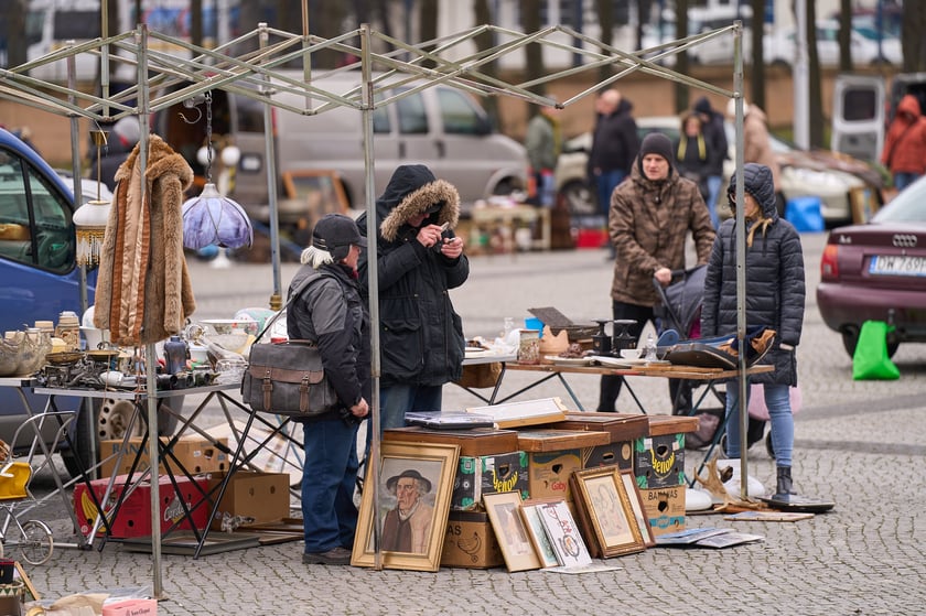Giełda staroci pod Halą Stulecia 27.01.2024