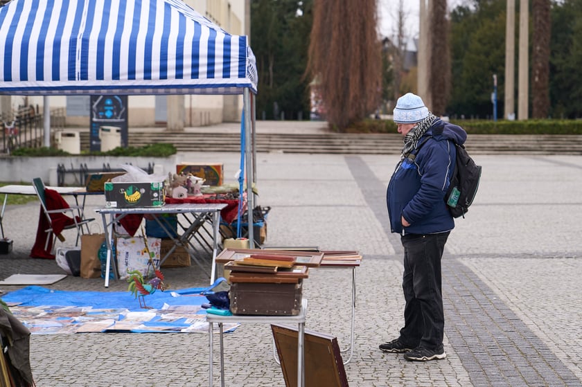 Giełda staroci pod Halą Stulecia 27.01.2024