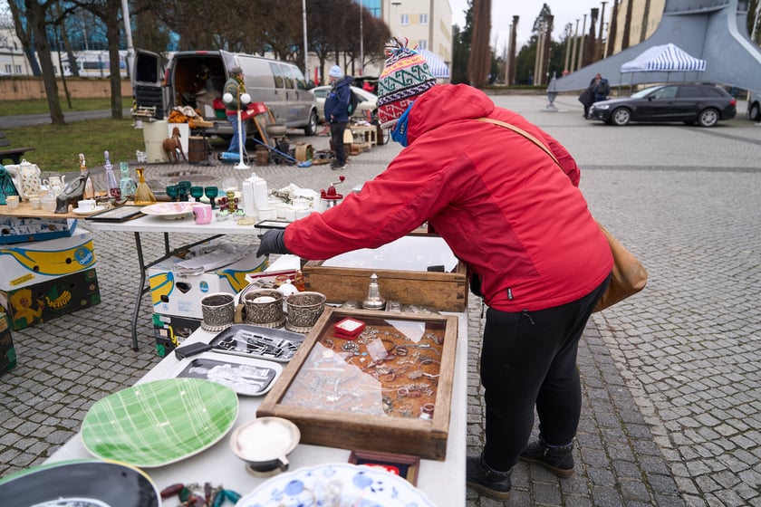 Giełda staroci pod Halą Stulecia 27.01.2024