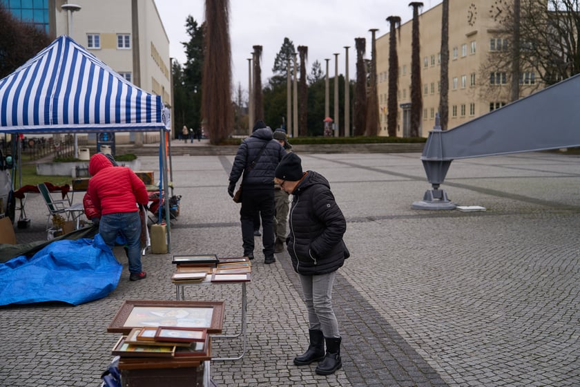 Giełda staroci pod Halą Stulecia 27.01.2024
