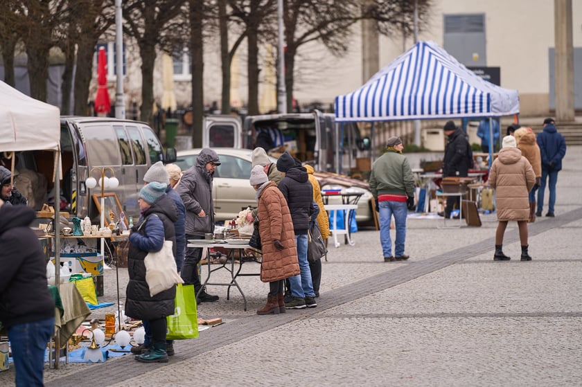Giełda staroci pod Halą Stulecia 27.01.2024