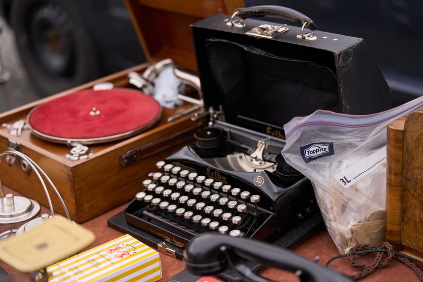 Giełda staroci pod Halą Stulecia 27.01.2024