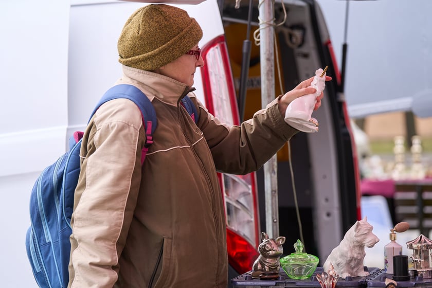 Giełda staroci pod Halą Stulecia 27.01.2024