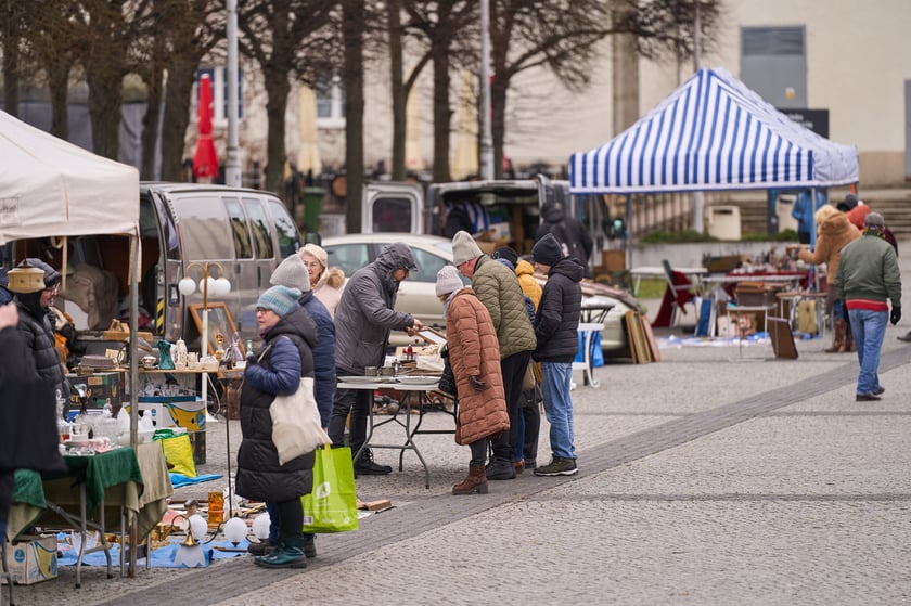 Giełda staroci pod Halą Stulecia 27.01.2024