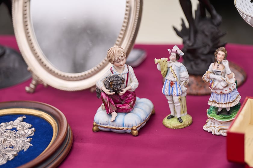 Giełda staroci pod Halą Stulecia 27.01.2024