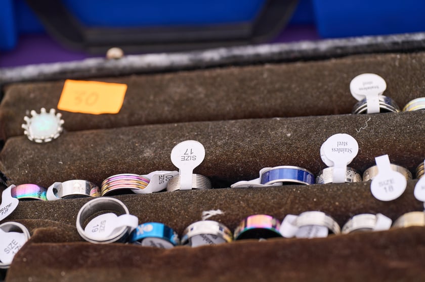 Giełda staroci pod Halą Stulecia 27.01.2024