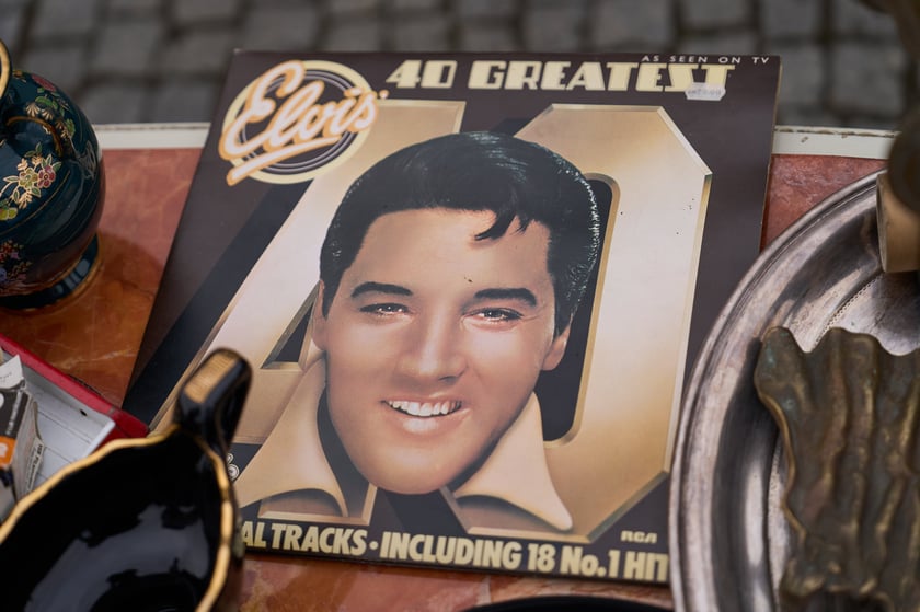 Giełda staroci pod Halą Stulecia 27.01.2024