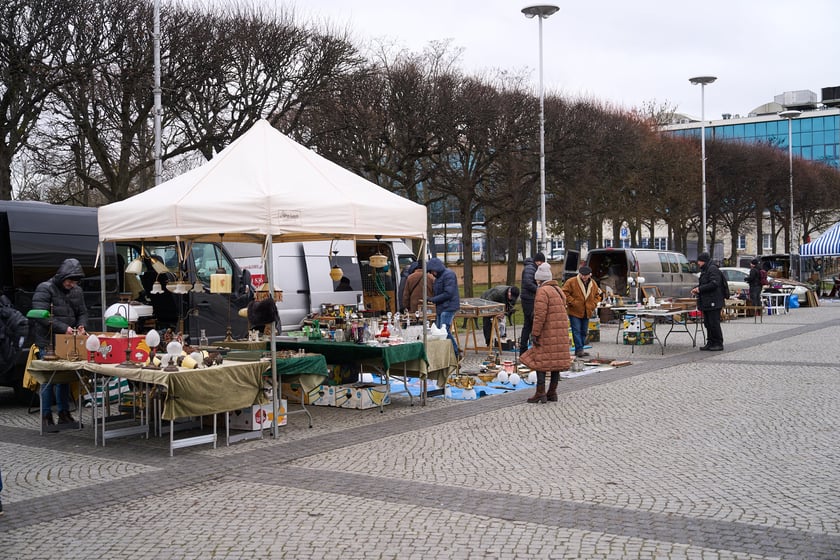 Giełda staroci pod Halą Stulecia 27.01.2024