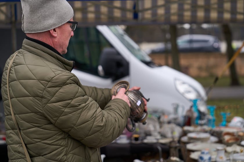 Giełda staroci pod Halą Stulecia 27.01.2024