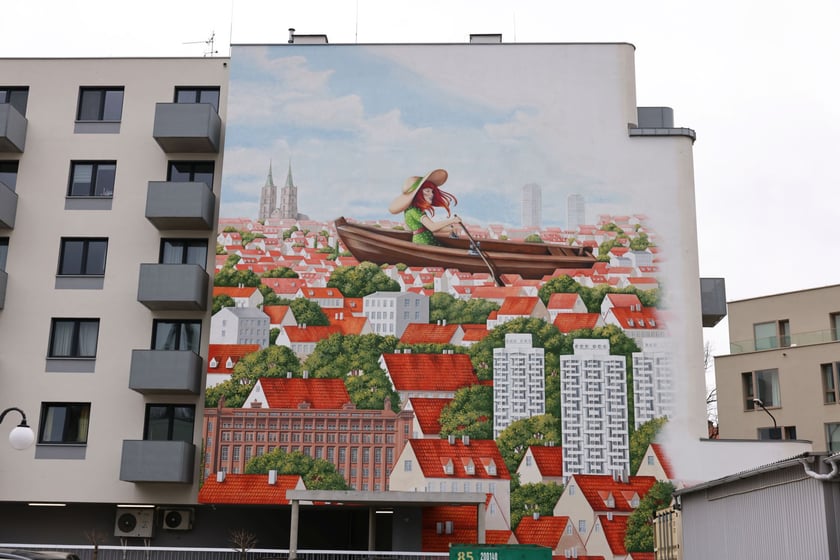Mural "Płynąc przez miasto" przy ul. Gdańskiej