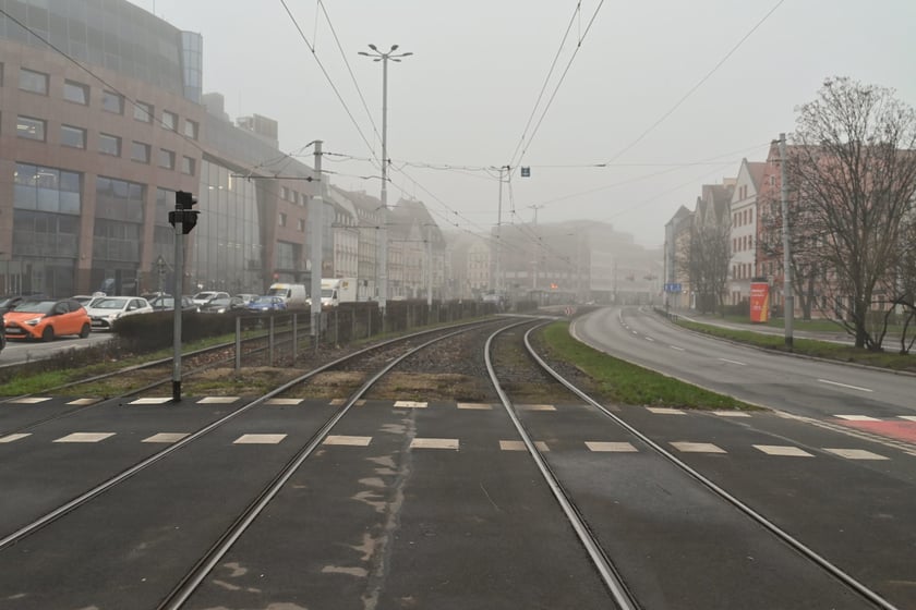 Wrocław osnuty poranną mgłą.