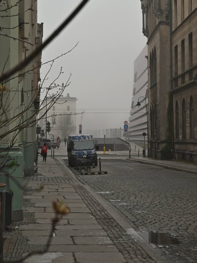 Wrocław osnuty poranną mgłą.