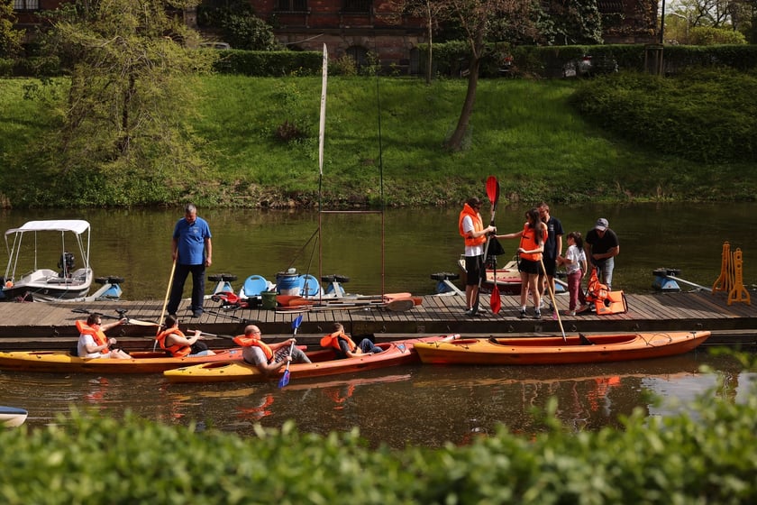 Sezon żeglugowy na Odrze. Statki, łodzie i kajaki na Odrze we Wrocławiu
