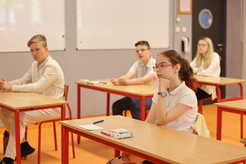 Uczniowie SP nr 29 przed egzaminem z j. polskiego
