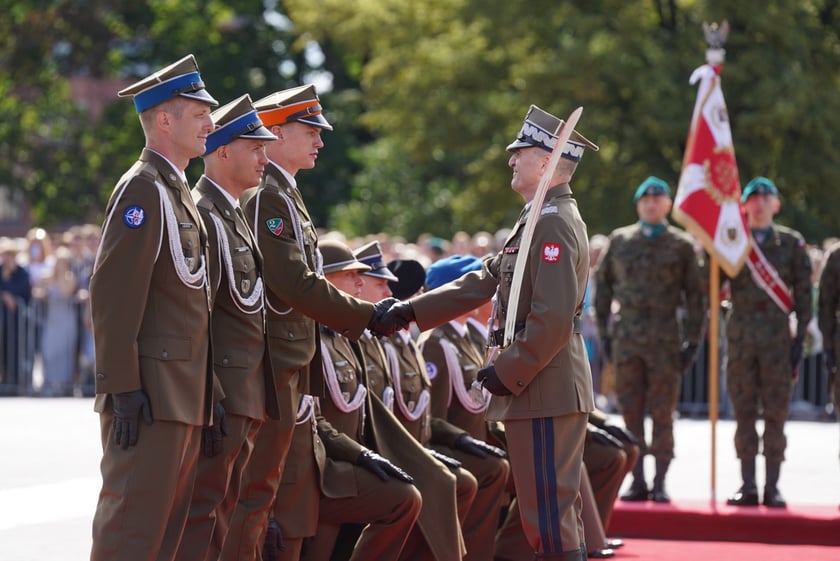 Promocja oficerska na placu Wolności we Wrocławiu