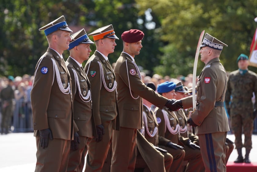 Promocja oficerska na placu Wolności we Wrocławiu