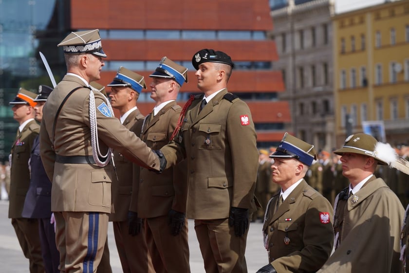 Promocja oficerska na placu Wolności we Wrocławiu