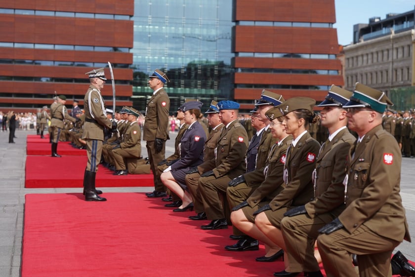 Promocja oficerska na placu Wolności we Wrocławiu