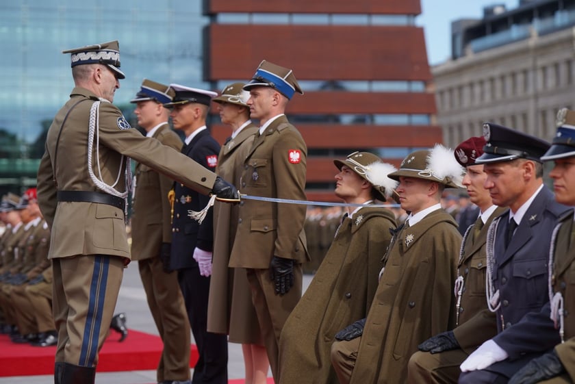 Promocja oficerska na placu Wolności we Wrocławiu