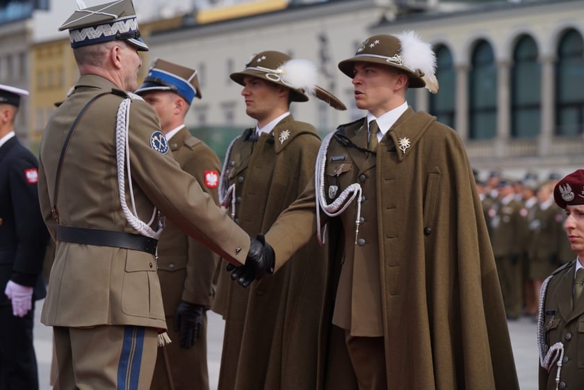 Promocja oficerska na placu Wolności we Wrocławiu