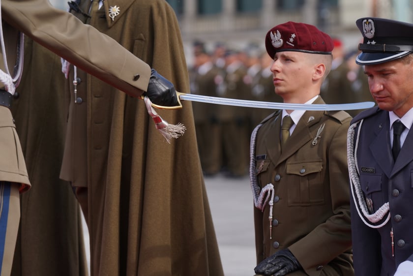 Promocja oficerska na placu Wolności we Wrocławiu