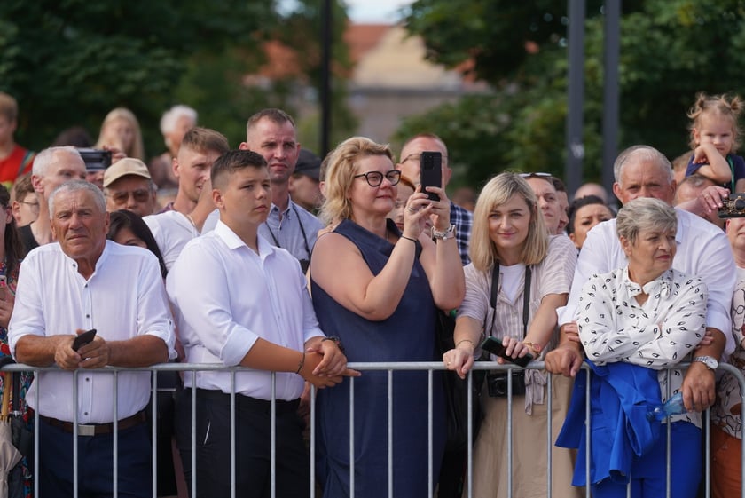 Promocja oficerska na placu Wolności we Wrocławiu