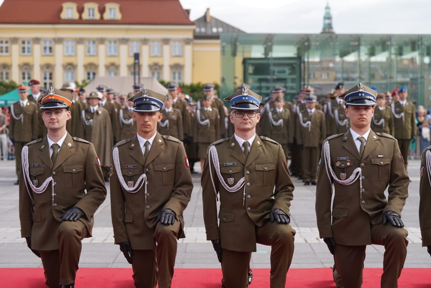 Promocja oficerska na placu Wolności we Wrocławiu