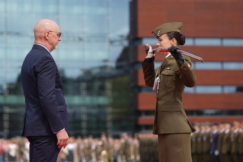 Promocja oficerska na placu Wolności we Wrocławiu