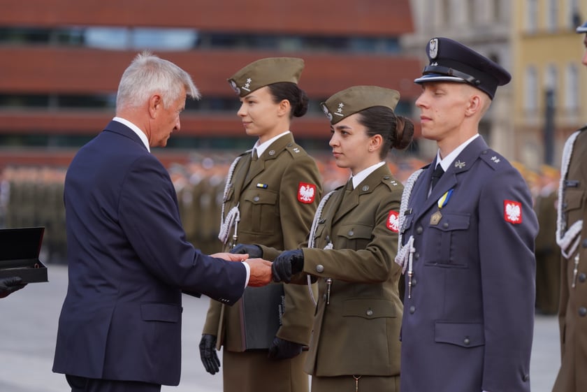 Promocja oficerska na placu Wolności we Wrocławiu