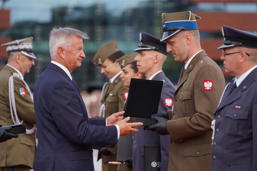 Promocja oficerska na placu Wolności we Wrocławiu