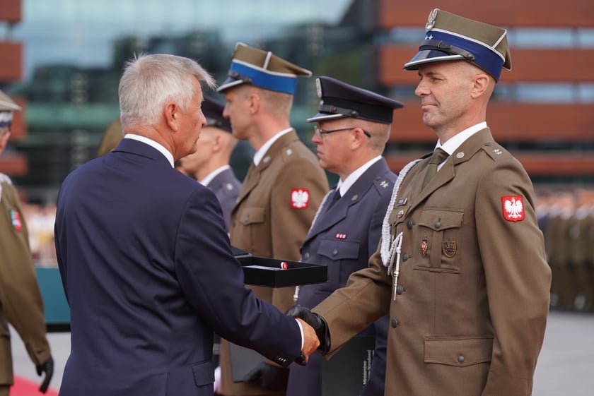 Promocja oficerska na placu Wolności we Wrocławiu